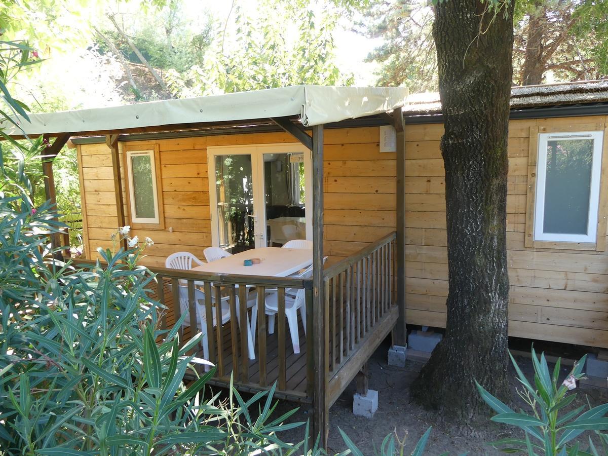 Camping Le Parc Des Monges Auribeau-sur-Siagne Buitenkant foto