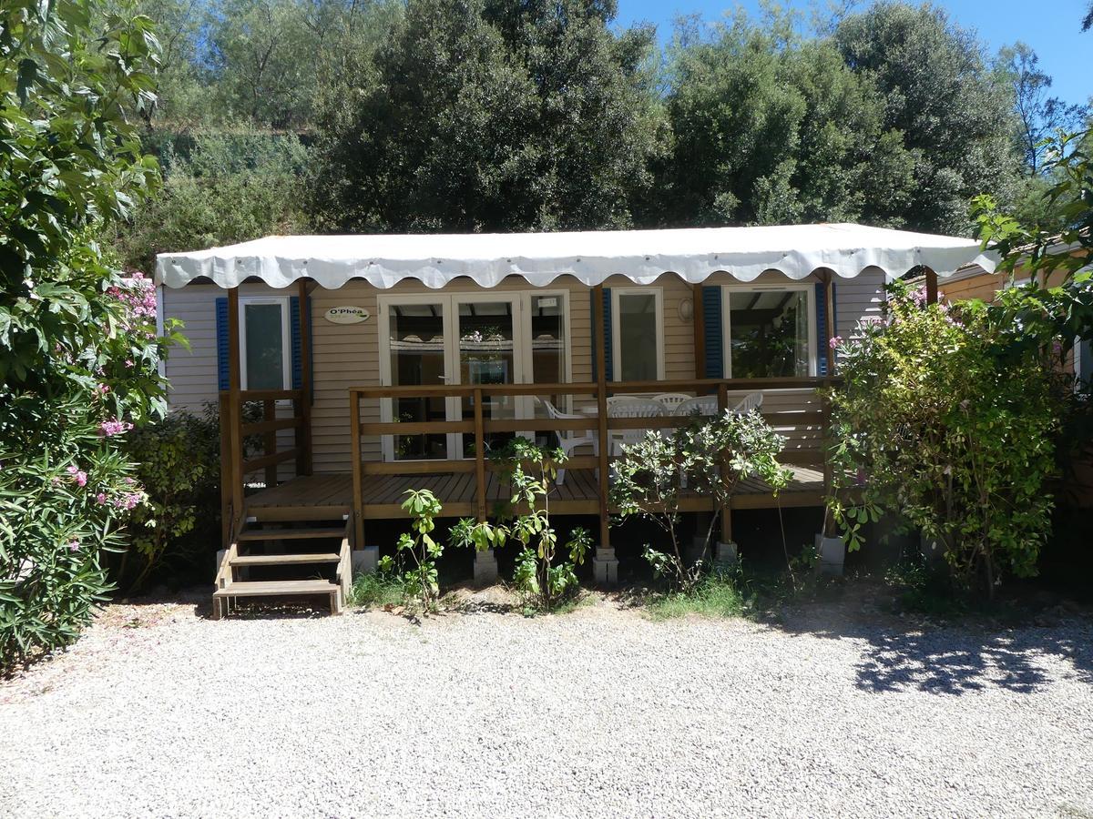 Camping Le Parc Des Monges Auribeau-sur-Siagne Buitenkant foto