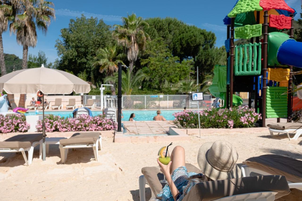 Camping Le Parc Des Monges Auribeau-sur-Siagne Buitenkant foto