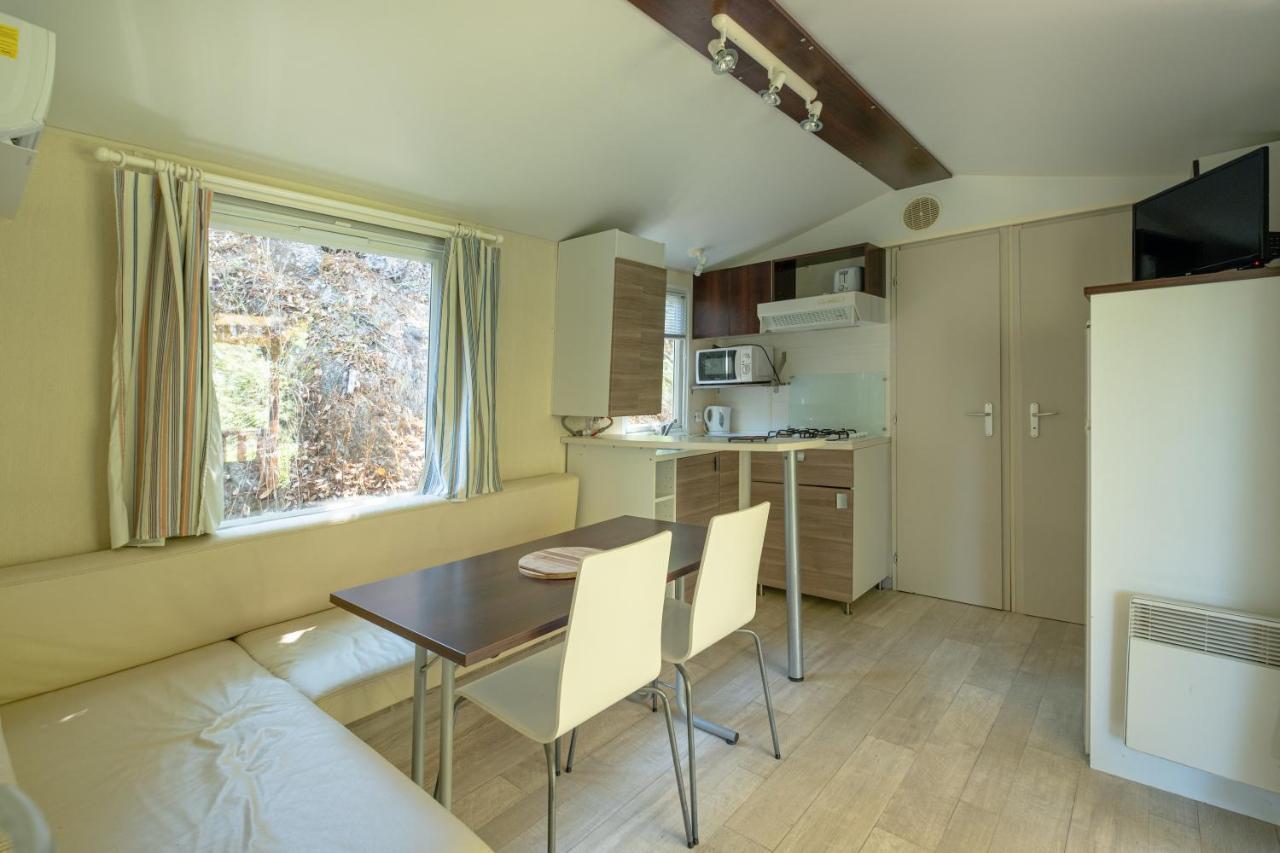 Camping Le Parc Des Monges Auribeau-sur-Siagne Buitenkant foto